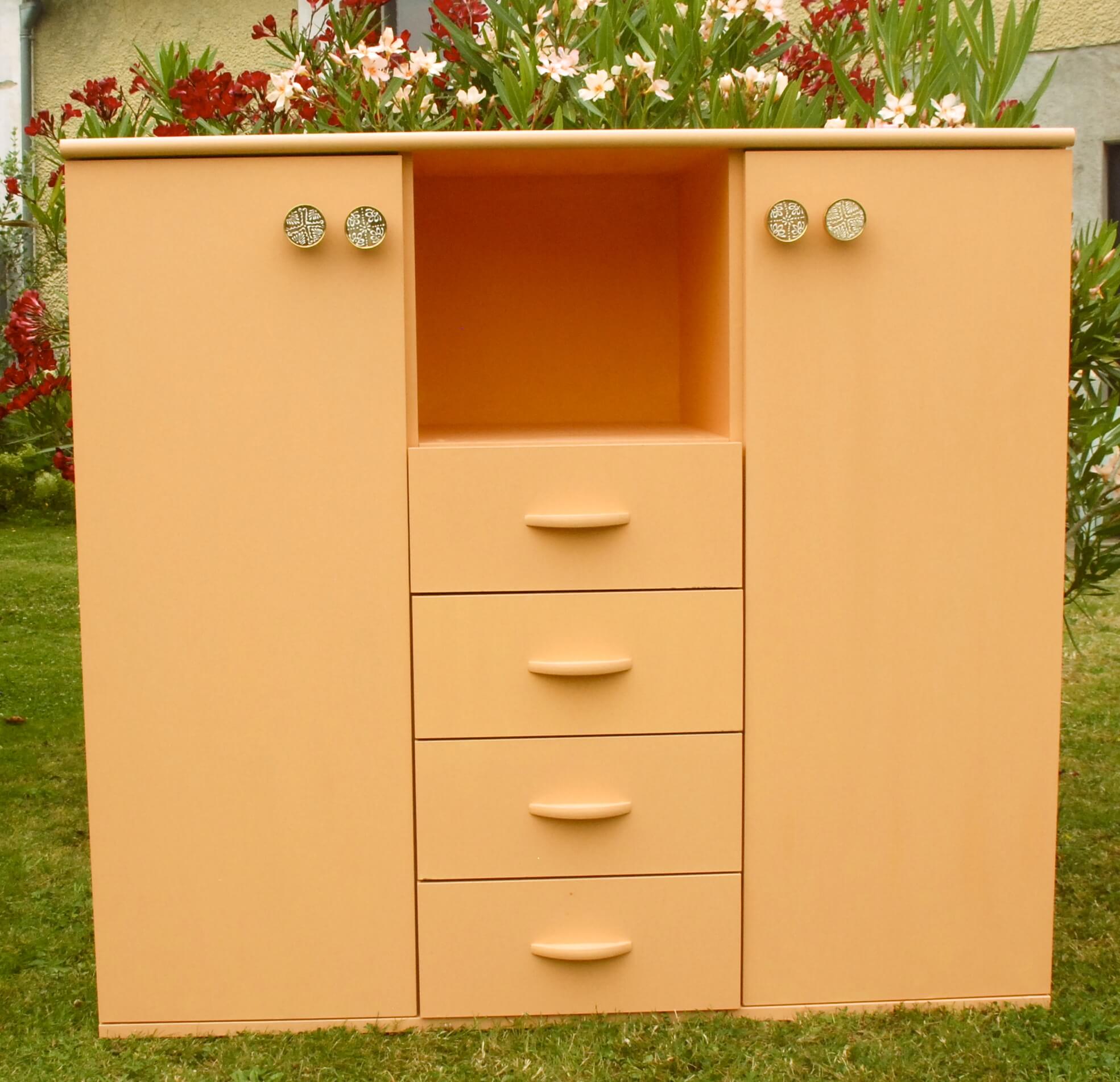 Meuble relooké : commode relooké couleur pêche